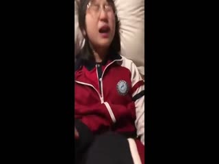 【变热门事件_制服萝莉】河南真实表演中学眼镜萝莉史上最完美爱情选拔，吃鸡啪啪霸道无所不能。